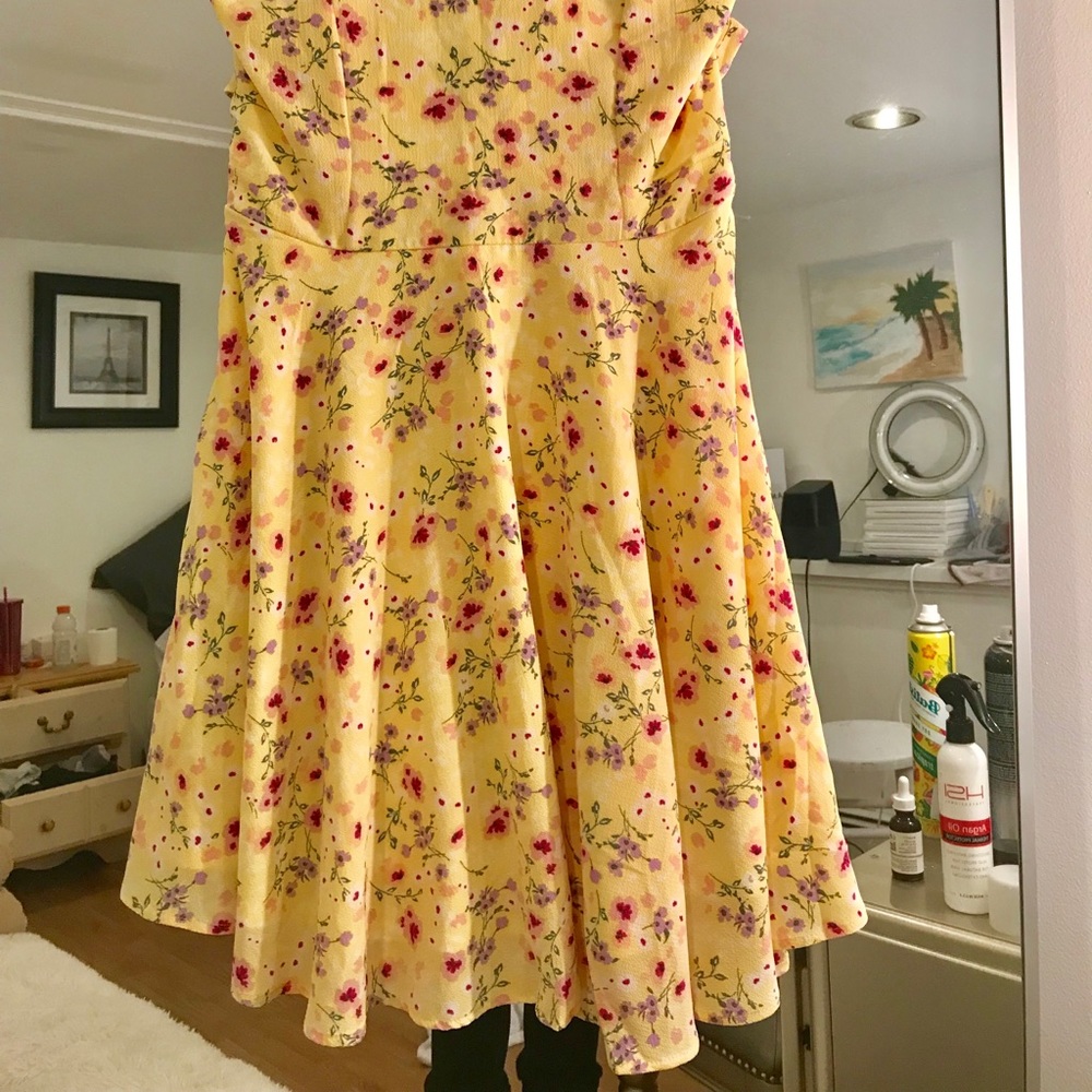 NEW! Spring Foral Mini dress - Picture 2 of 3